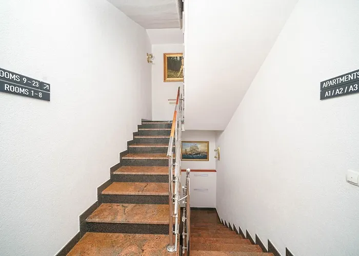 Sidro Bed & Breakfast 4*