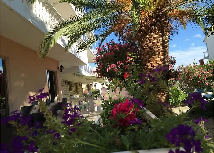 Sidro Bed & Breakfast 4*